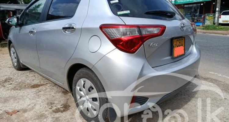 TOYOTA VITZ 2017