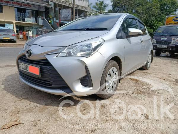 TOYOTA VITZ 2017