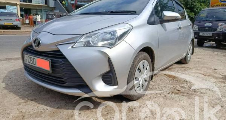 TOYOTA VITZ 2017