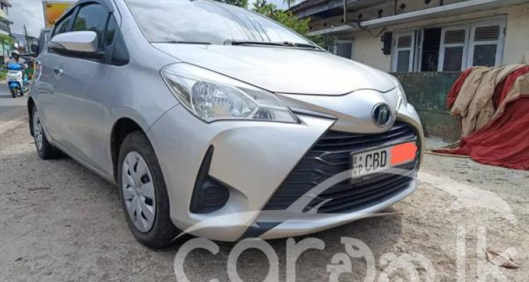 TOYOTA VITZ 2017