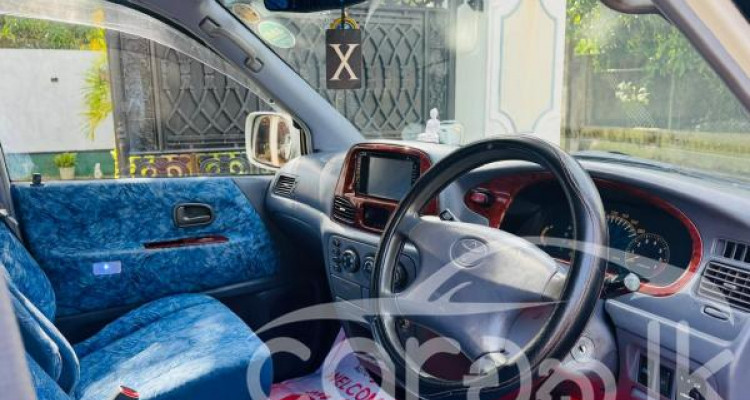 TOYOTA NOAH KR42 2003