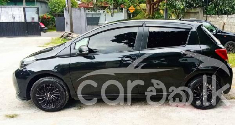TOYOTA VITZ 2014