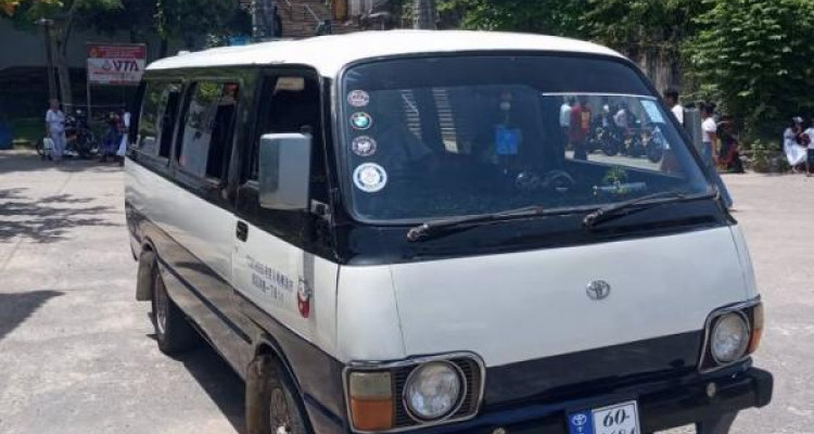TOYOTA HIACE LH30 1981