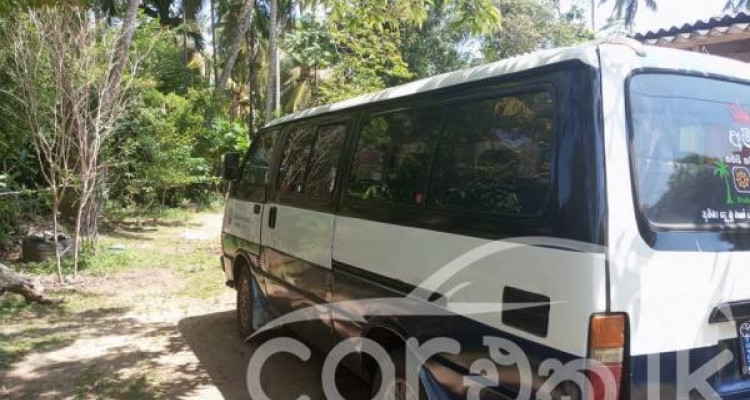 TOYOTA HIACE LH30 1981