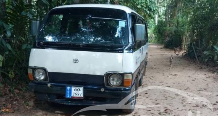 TOYOTA HIACE LH30 1981