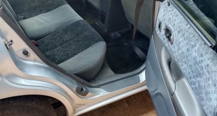 MAZDA FAMILIA 323 2000