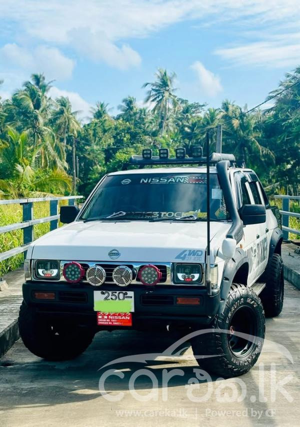NISSAN D21 1992