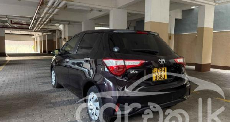 TOYOTA VITZ 2018