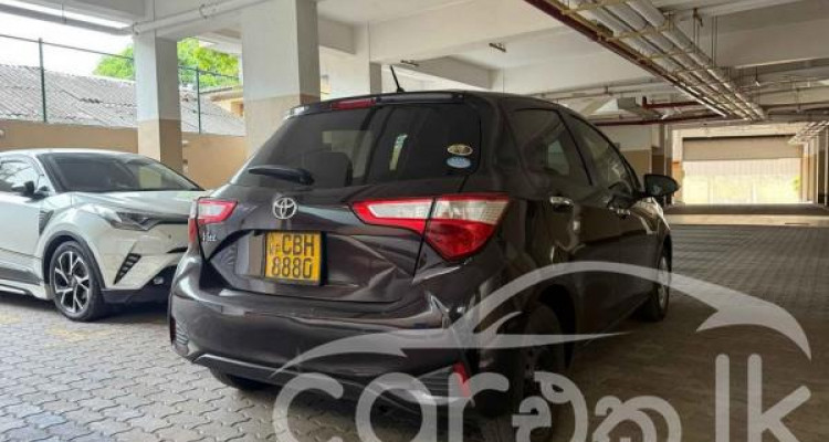 TOYOTA VITZ 2018