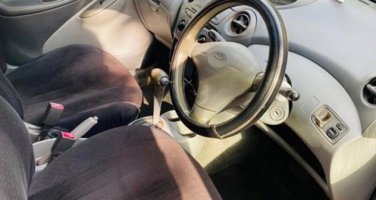 TOYOTA VITZ 2001