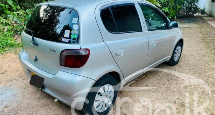 TOYOTA VITZ 2001