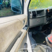 MITSUBISHI MINICAB 2000