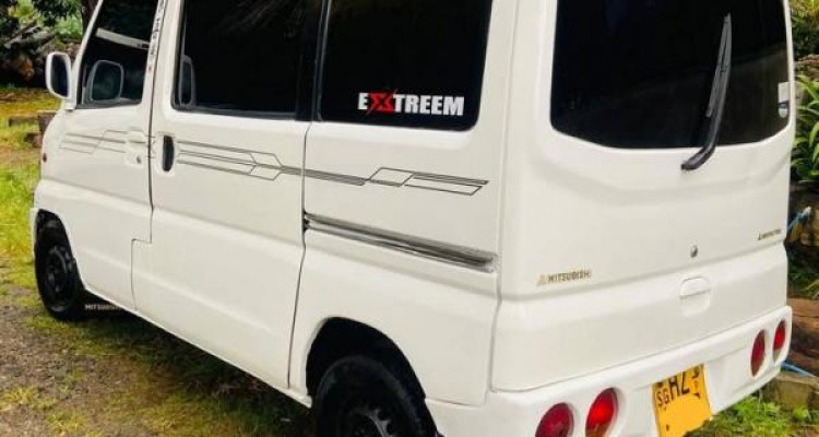 MITSUBISHI MINICAB 2000