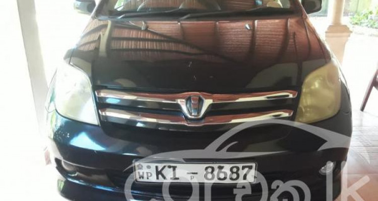 TOYOTA IST 2004