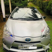 TOYOTA AQUA 2012