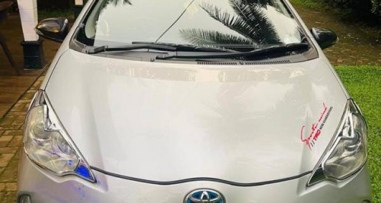 TOYOTA AQUA 2012