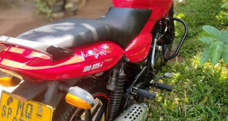 BAJAJ PULSAR 180 2005