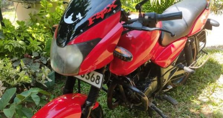 BAJAJ PULSAR 180 2005