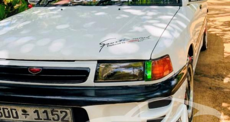 MAZDA FAMILIA 1993