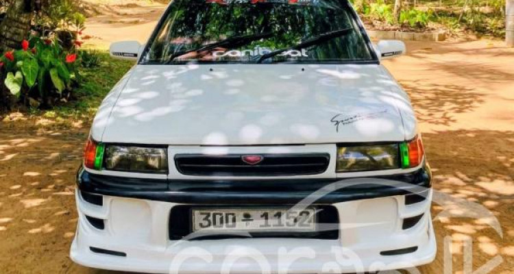 MAZDA FAMILIA 1993