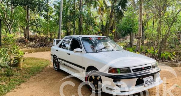 MAZDA FAMILIA 1993