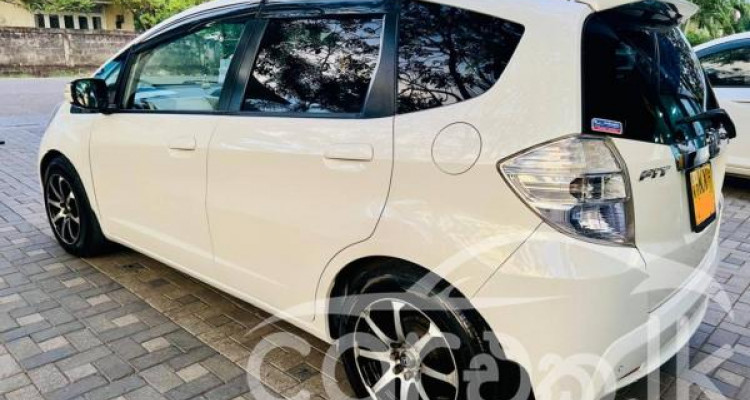 HONDA FIT GP1 2011