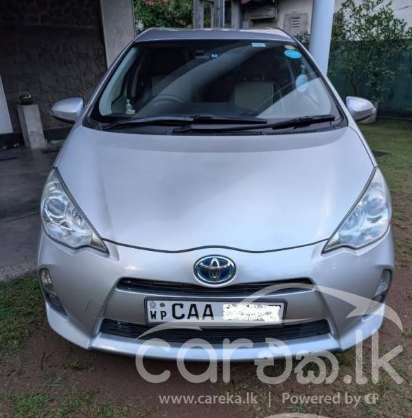 TOYOTA AQUA 2013