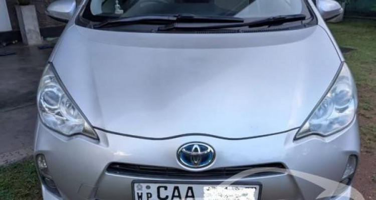 TOYOTA AQUA 2013