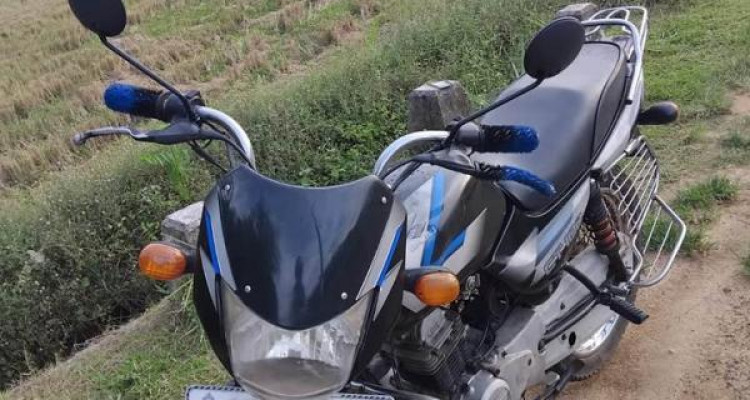 BAJAJ CT100 2011