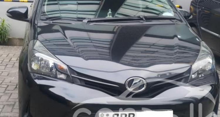 TOYOTA VITZ 2016