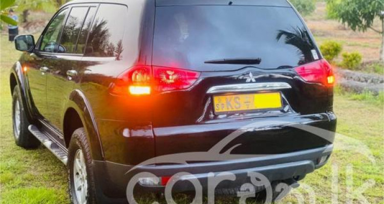 MITSUBISHI MONTERO SPORT 2011