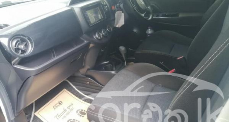 TOYOTA VITZ 2018