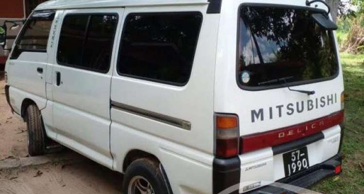 MITSUBISHI DELICA PO5 1990