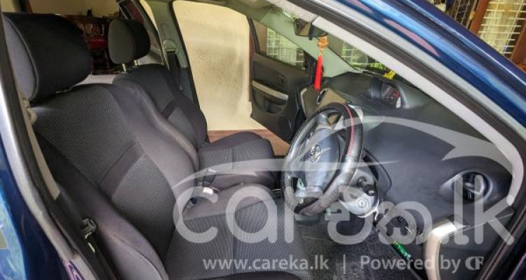 TOYOTA IST 2003