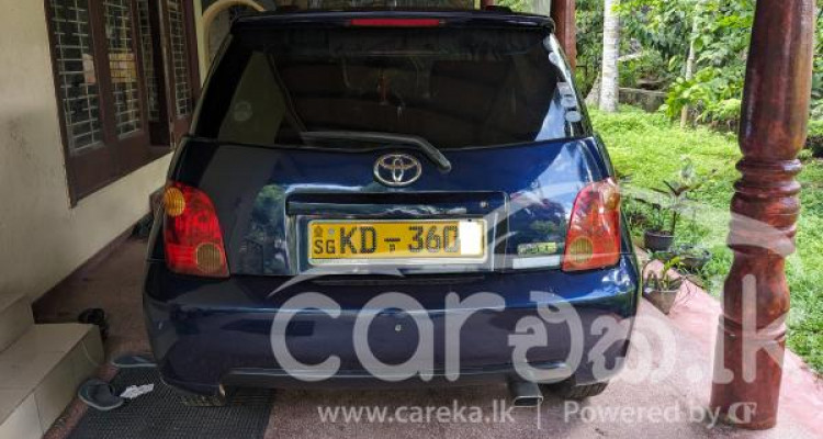 TOYOTA IST 2003