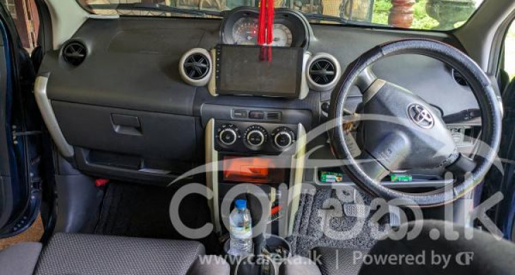 TOYOTA IST 2003