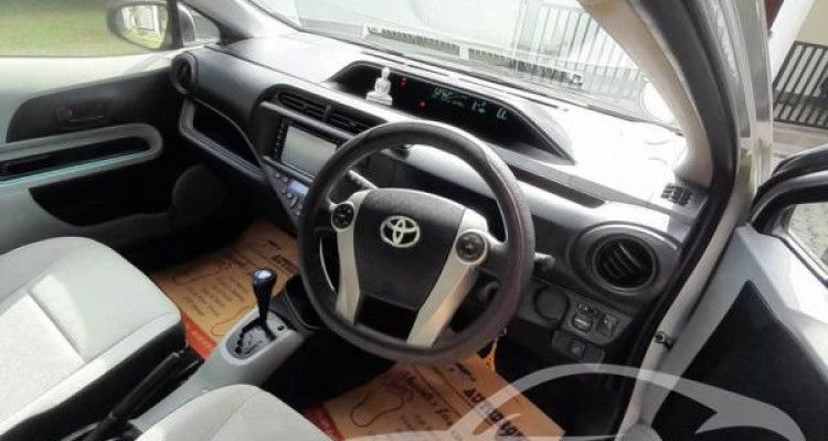 TOYOTA AQUA 2012