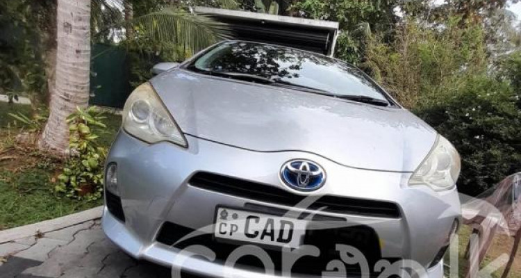 TOYOTA AQUA 2012