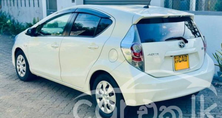 TOYOTA AQUA 2012