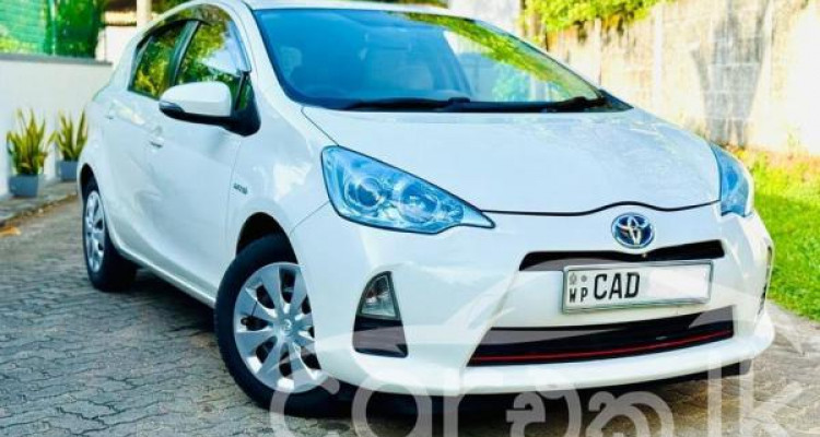 TOYOTA AQUA 2012