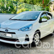 TOYOTA AQUA 2012