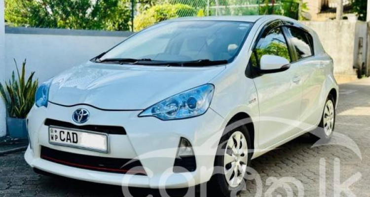 TOYOTA AQUA 2012