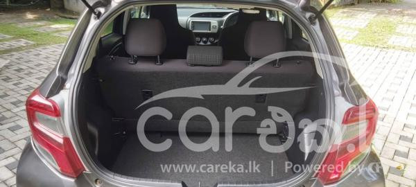 TOYOTA VITZ 2015