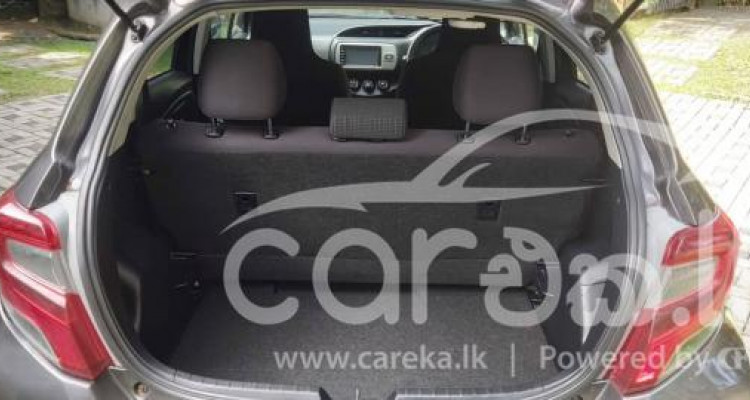 TOYOTA VITZ 2015
