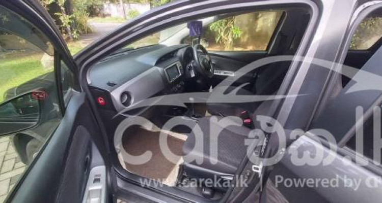 TOYOTA VITZ 2015