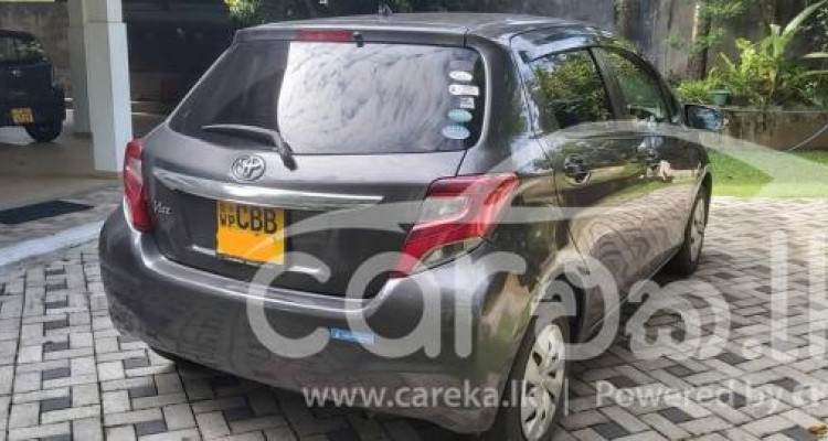 TOYOTA VITZ 2015