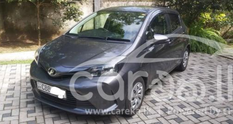 TOYOTA VITZ 2015