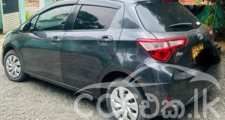 TOYOTA VITZ 2017