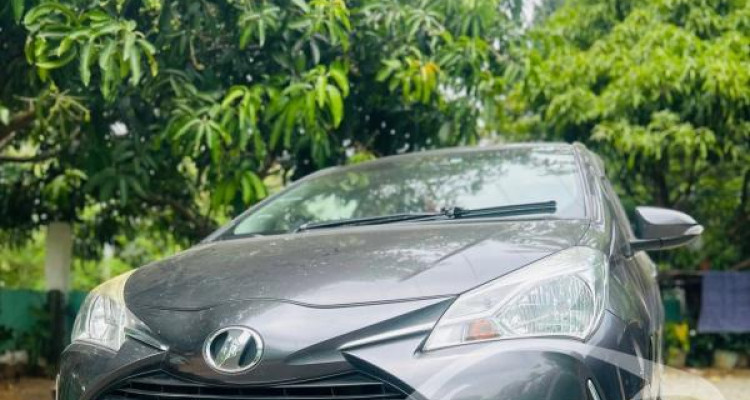 TOYOTA VITZ 2017