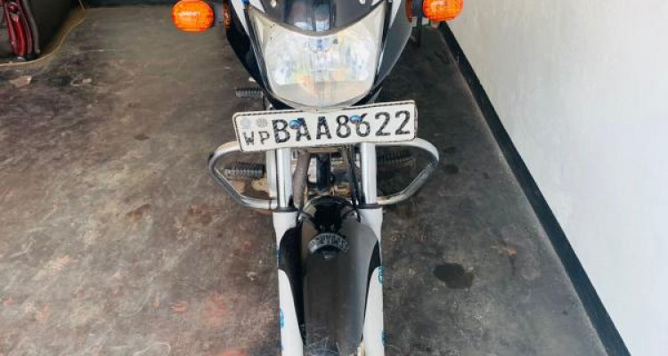 BAJAJ CT100 2012